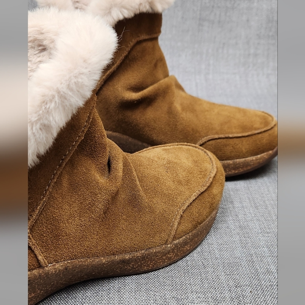 Taos Women's Future Mid Suede Boots. 7 - Picture 8 of 10